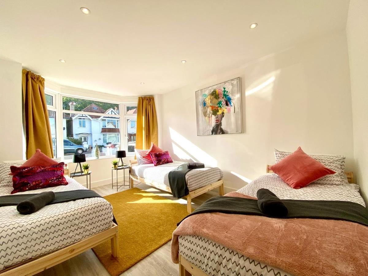 Brand New 2022 Beautiful & Stylish 2 Bedroom Apartment! - 5 Minute Walk To The Best Beach! - Great Location - Free Parking - Fast Wifi - Smart Tv - Sleeps Up To 4! Close To Bournemouth & Poole Town Centre & Sandbanks Eksteriør bilde