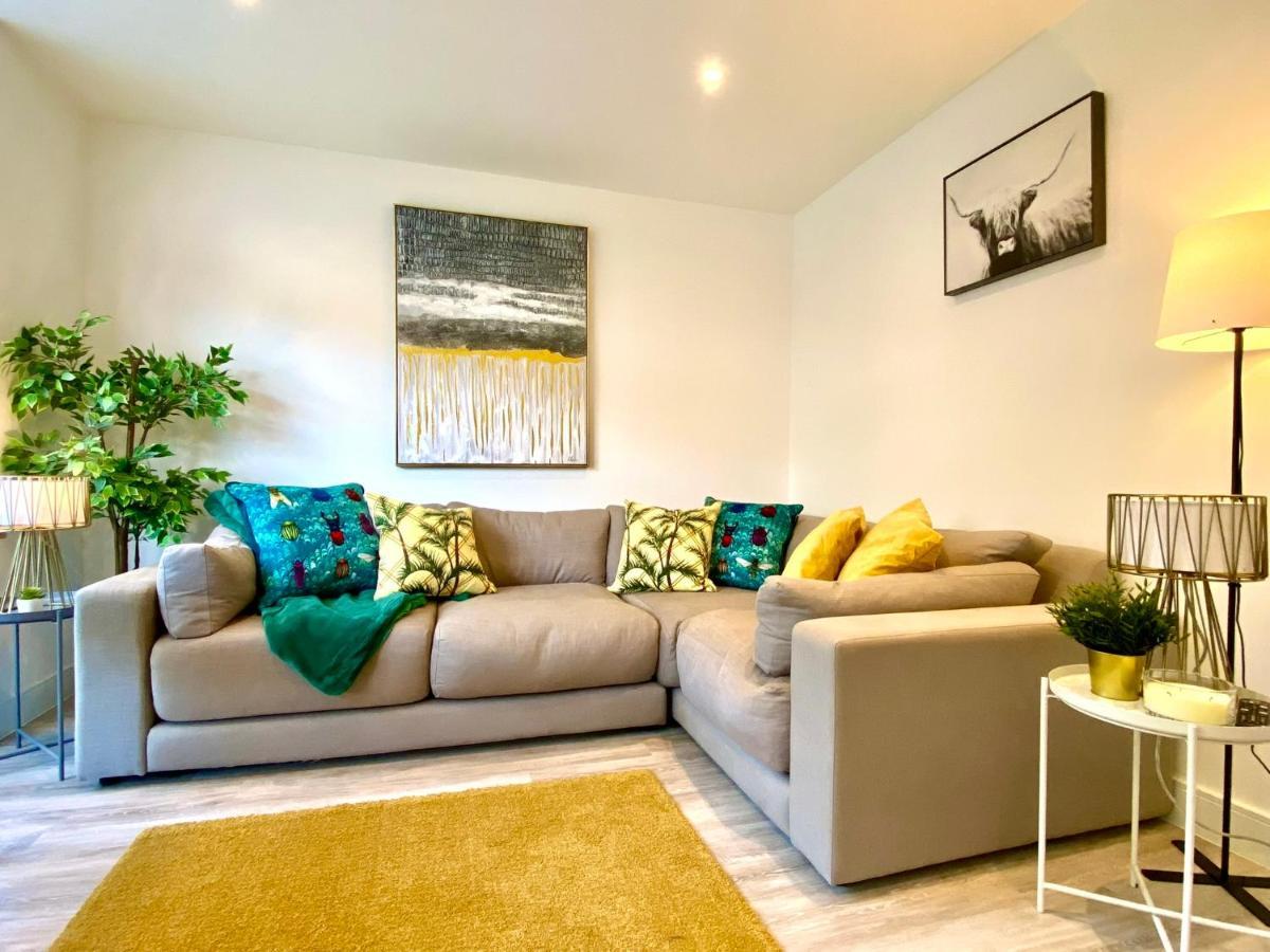 Brand New 2022 Beautiful & Stylish 2 Bedroom Apartment! - 5 Minute Walk To The Best Beach! - Great Location - Free Parking - Fast Wifi - Smart Tv - Sleeps Up To 4! Close To Bournemouth & Poole Town Centre & Sandbanks Eksteriør bilde