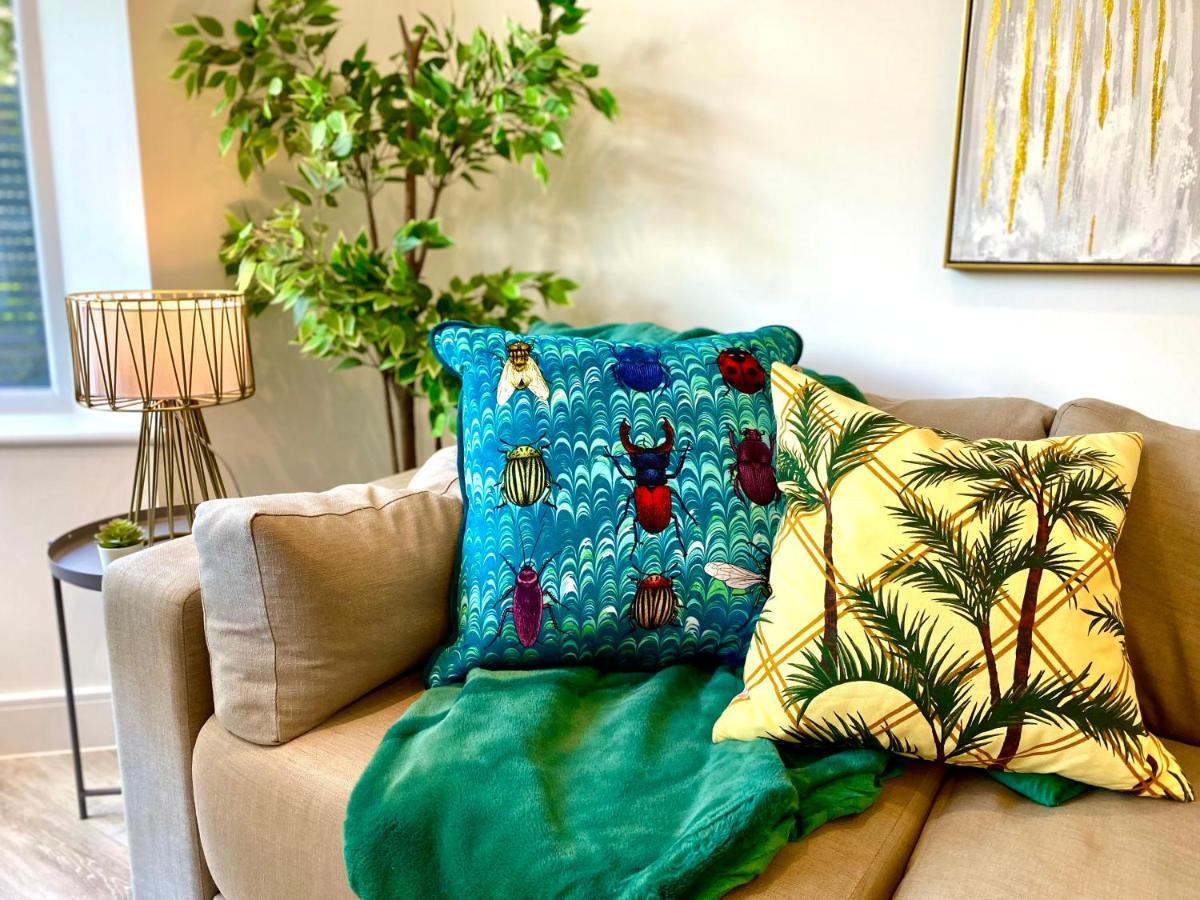 Brand New 2022 Beautiful & Stylish 2 Bedroom Apartment! - 5 Minute Walk To The Best Beach! - Great Location - Free Parking - Fast Wifi - Smart Tv - Sleeps Up To 4! Close To Bournemouth & Poole Town Centre & Sandbanks Eksteriør bilde