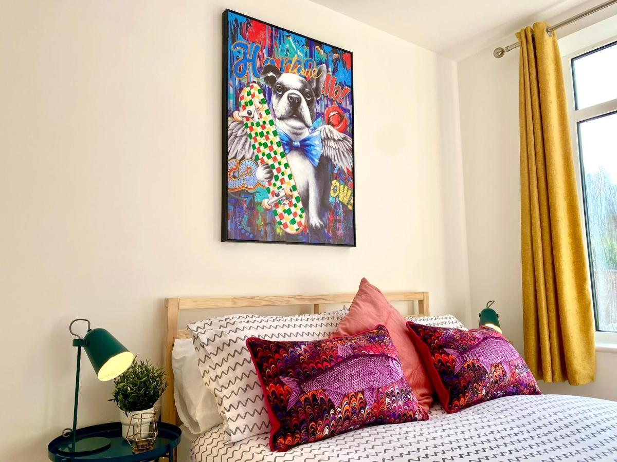 Brand New 2022 Beautiful & Stylish 2 Bedroom Apartment! - 5 Minute Walk To The Best Beach! - Great Location - Free Parking - Fast Wifi - Smart Tv - Sleeps Up To 4! Close To Bournemouth & Poole Town Centre & Sandbanks Eksteriør bilde
