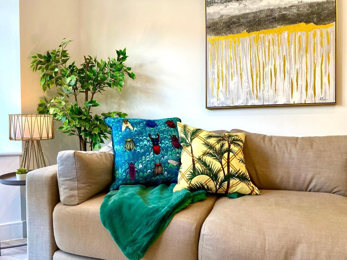 Brand New 2022 Beautiful & Stylish 2 Bedroom Apartment! - 5 Minute Walk To The Best Beach! - Great Location - Free Parking - Fast Wifi - Smart Tv - Sleeps Up To 4! Close To Bournemouth & Poole Town Centre & Sandbanks Eksteriør bilde
